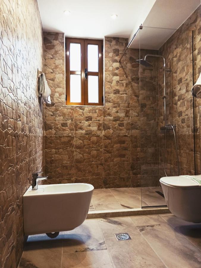Hotel Praga Gjirokaster Bagian luar foto
