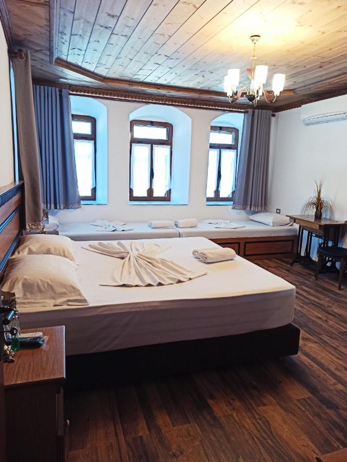 Hotel Praga Gjirokaster Bagian luar foto