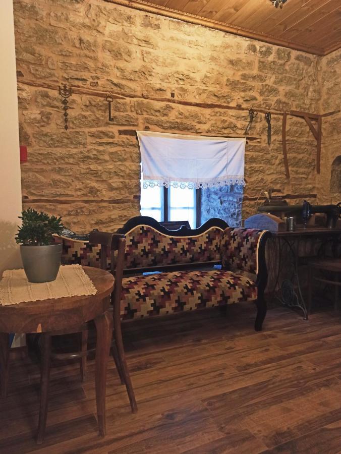 Hotel Praga Gjirokaster Bagian luar foto