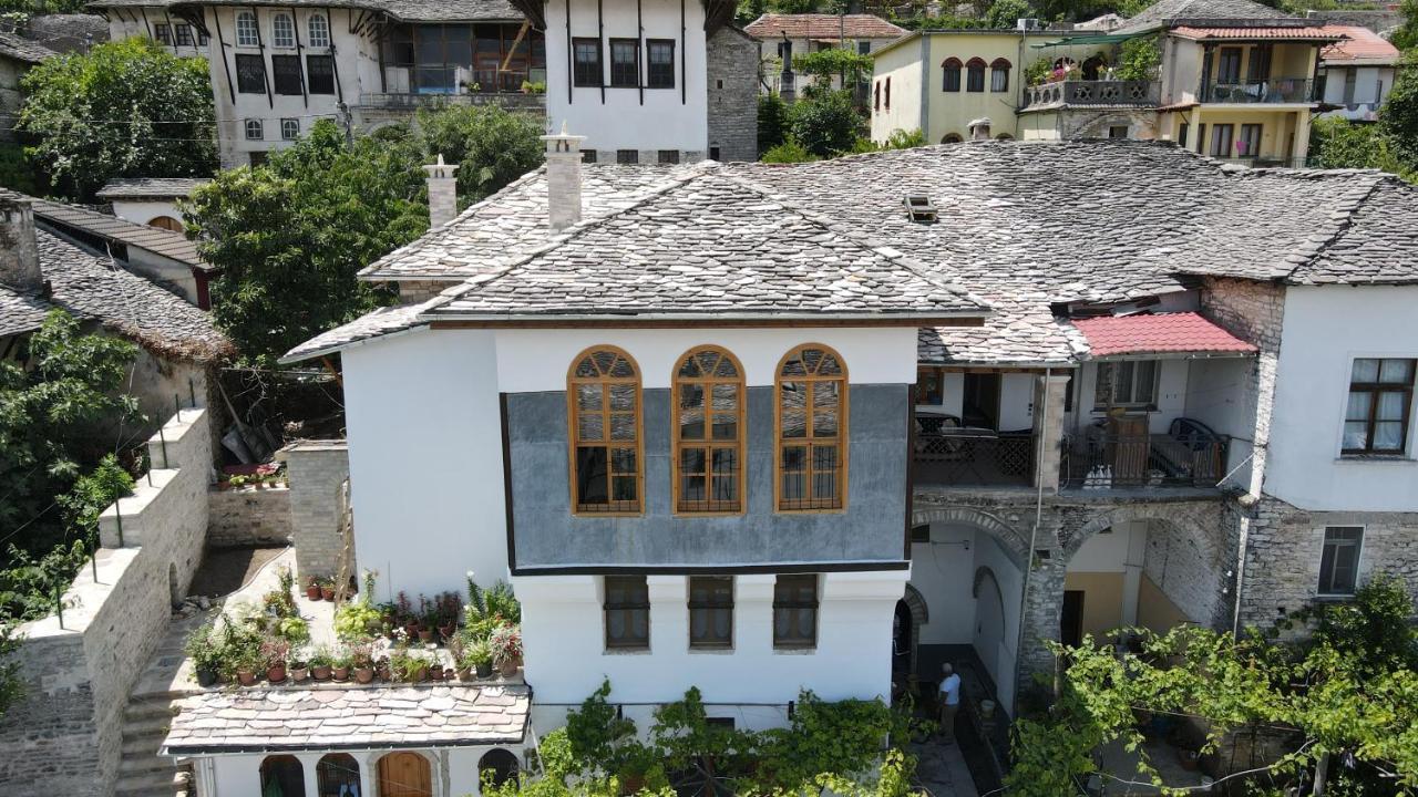 Hotel Praga Gjirokaster Bagian luar foto