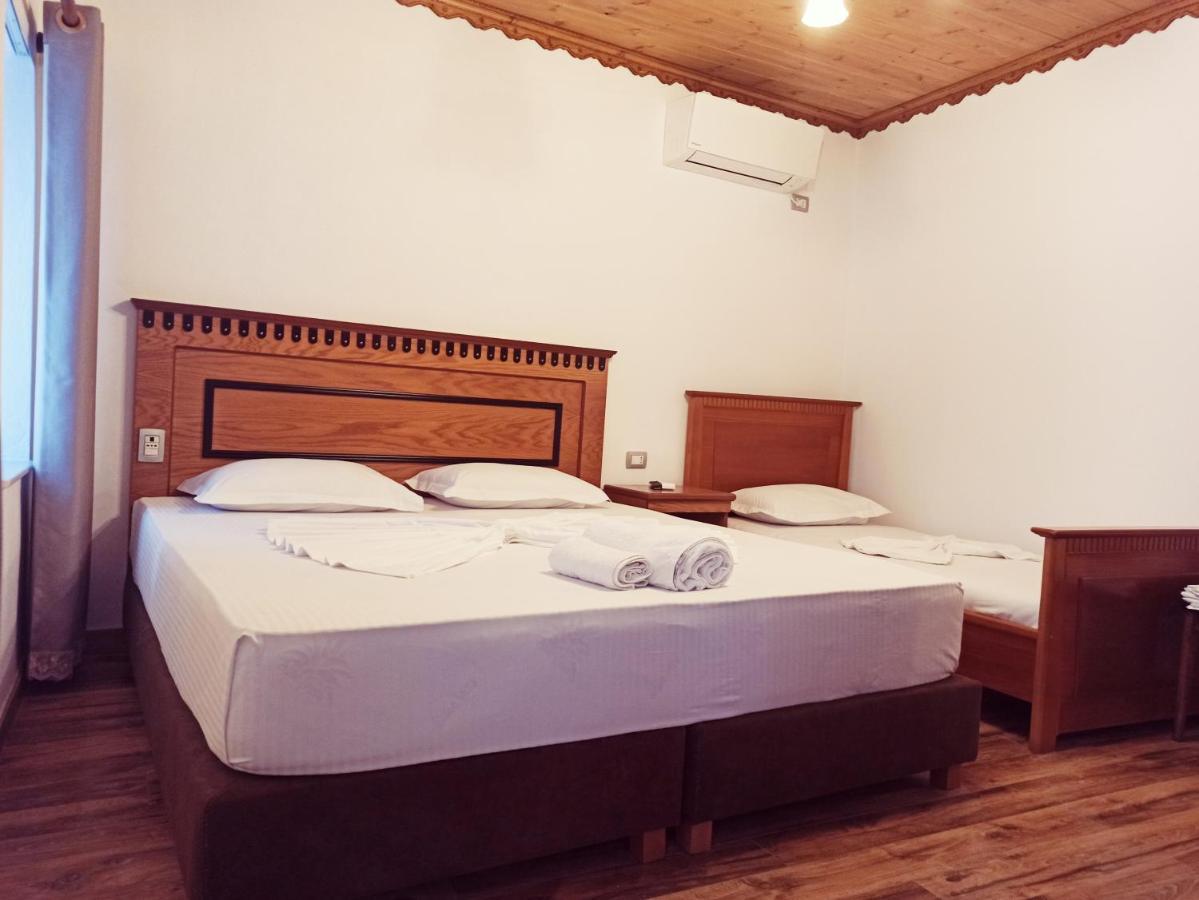 Hotel Praga Gjirokaster Bagian luar foto