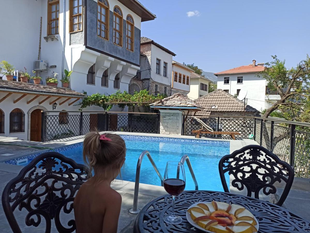 Hotel Praga Gjirokaster Bagian luar foto