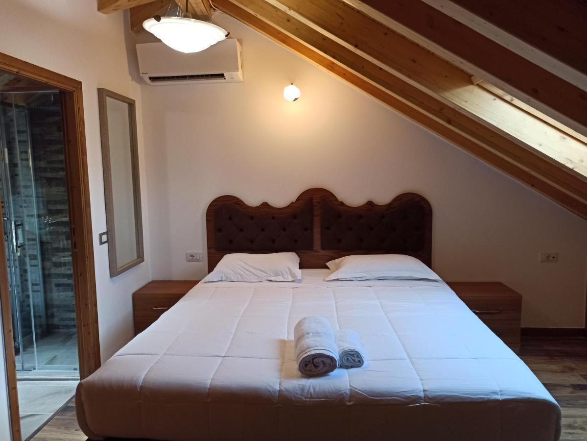 Hotel Praga Gjirokaster Bagian luar foto