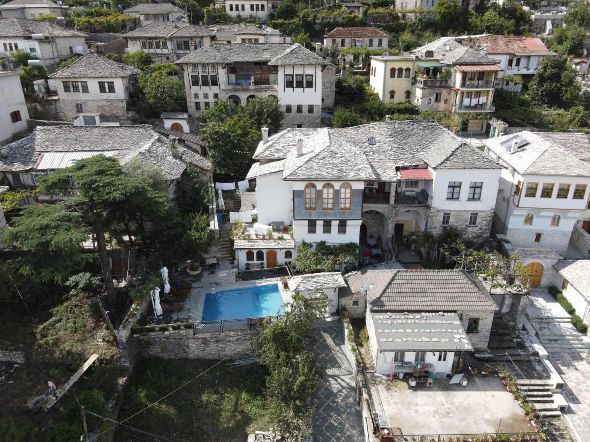 Hotel Praga Gjirokaster Bagian luar foto