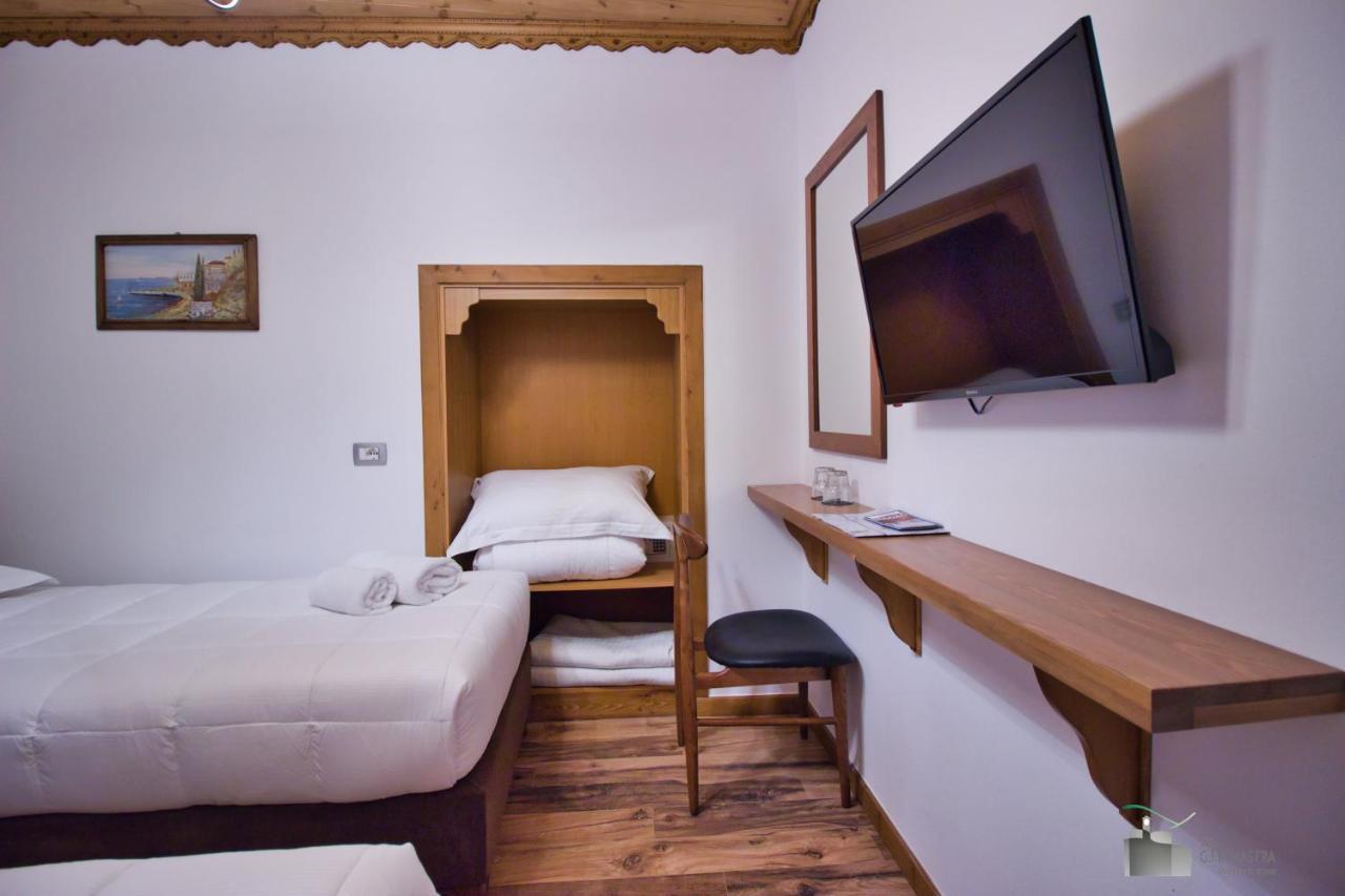 Hotel Praga Gjirokaster Bagian luar foto