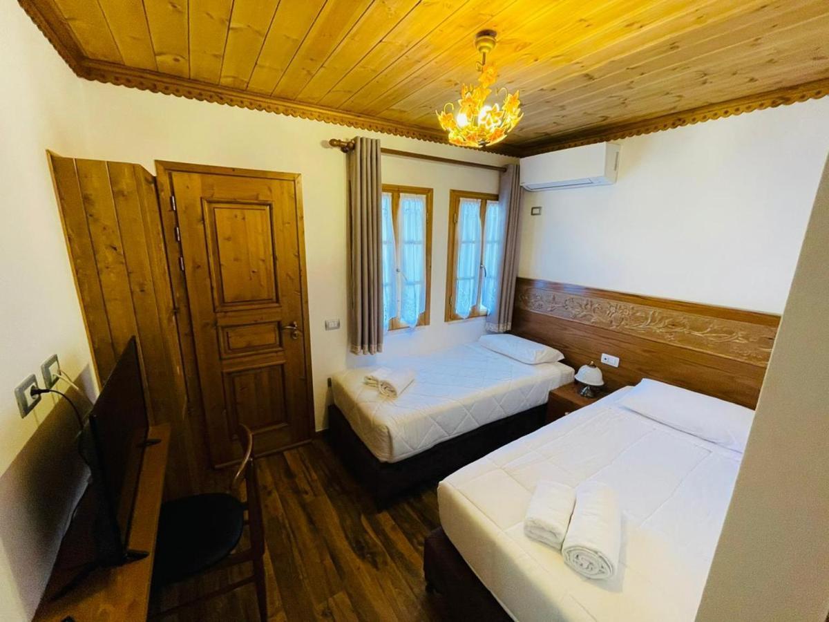 Hotel Praga Gjirokaster Bagian luar foto