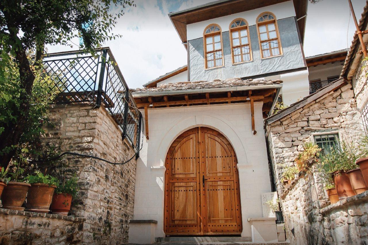 Hotel Praga Gjirokaster Bagian luar foto