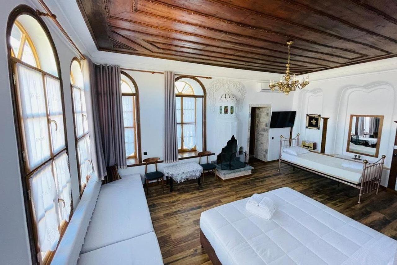 Hotel Praga Gjirokaster Bagian luar foto