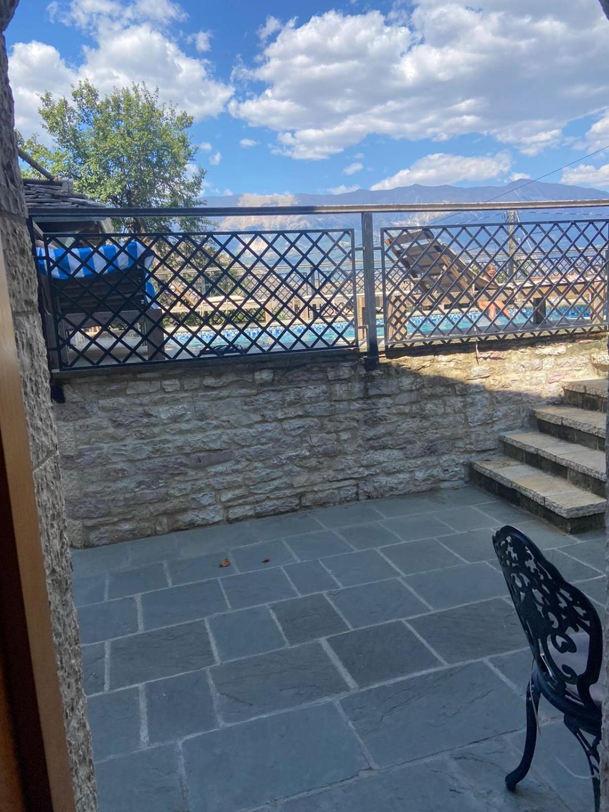 Hotel Praga Gjirokaster Bagian luar foto