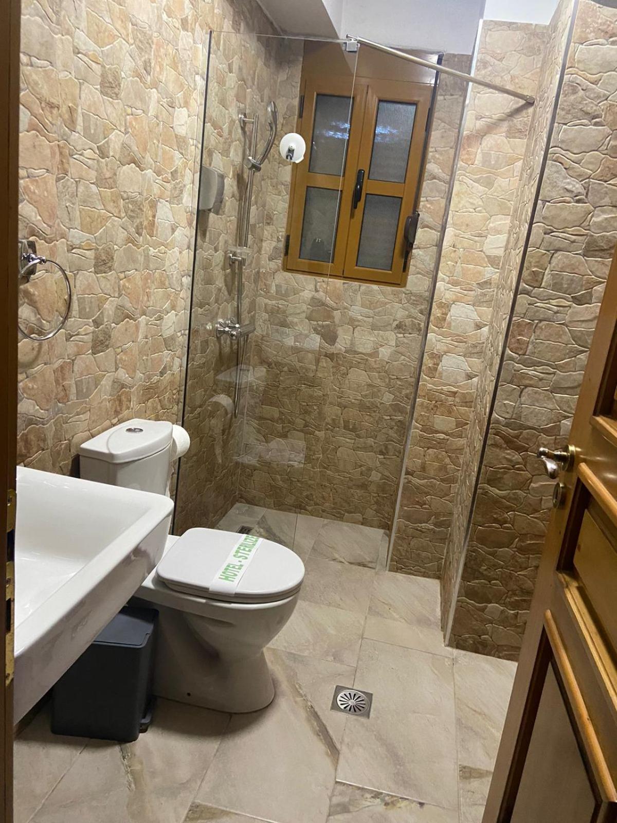 Hotel Praga Gjirokaster Bagian luar foto